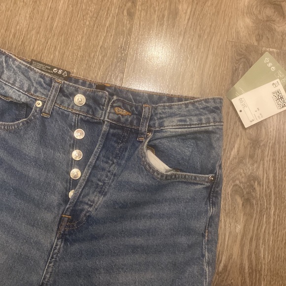 H&M 90’s straight split hem jeans - Picture 2 of 3